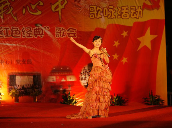 白云学子唱红歌
